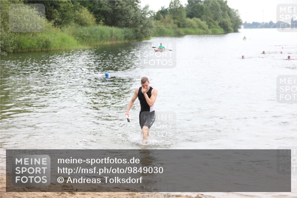 21.06.2026 - 29. Vierlanden-Triathlon Andreas Tolksdorf http://msf.ph/oto/9849030 21.06.2026 09:57:29 Schwimmen 336, 346, 347, 349 meine-sportfotos.de