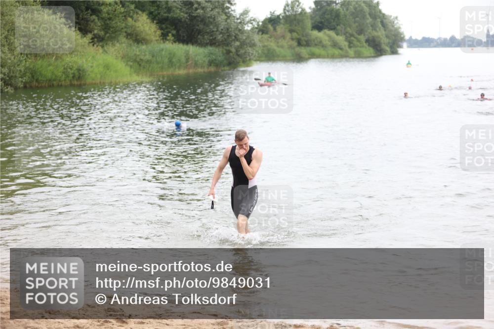 21.06.2026 - 29. Vierlanden-Triathlon Andreas Tolksdorf http://msf.ph/oto/9849031 21.06.2026 09:57:29 Schwimmen 336, 346, 347, 349 meine-sportfotos.de