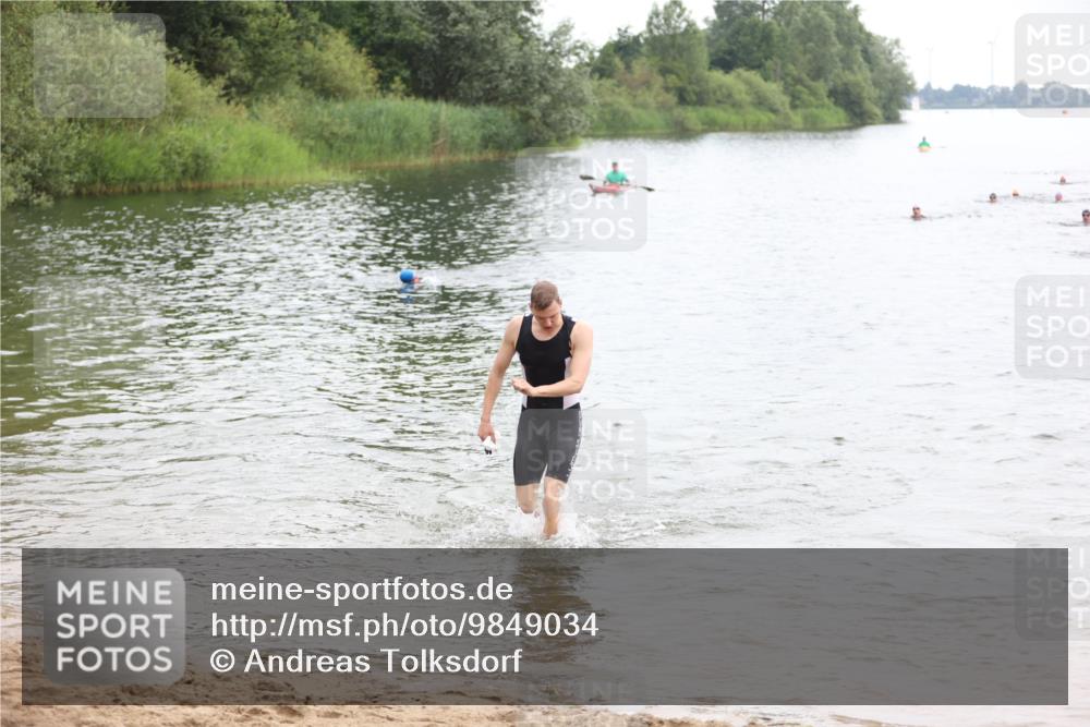 21.06.2026 - 29. Vierlanden-Triathlon Andreas Tolksdorf http://msf.ph/oto/9849034 21.06.2026 09:57:29 Schwimmen 336, 346, 347, 349 meine-sportfotos.de