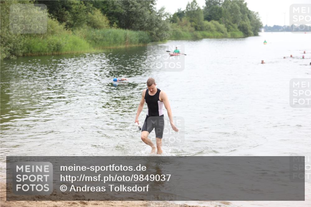 21.06.2026 - 29. Vierlanden-Triathlon Andreas Tolksdorf http://msf.ph/oto/9849037 21.06.2026 09:57:29 Schwimmen 336, 346, 347, 349 meine-sportfotos.de