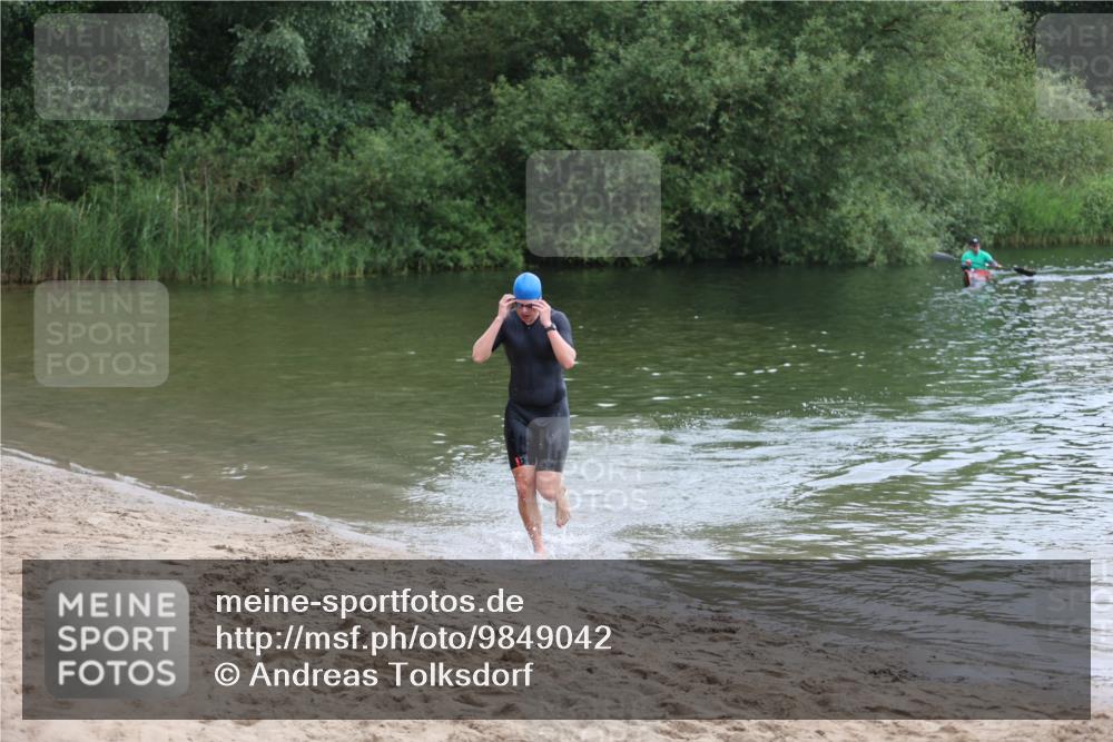 21.06.2026 - 29. Vierlanden-Triathlon Andreas Tolksdorf http://msf.ph/oto/9849042 21.06.2026 09:57:50 Schwimmen 316 meine-sportfotos.de