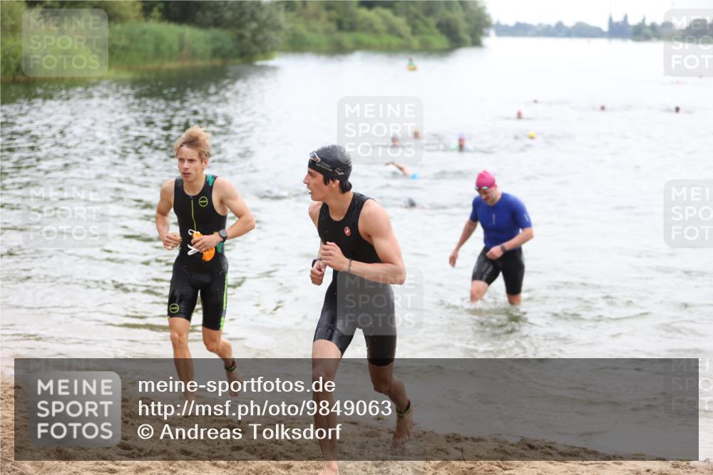 21.06.2026 - 29. Vierlanden-Triathlon Andreas Tolksdorf http://msf.ph/oto/9849063 21.06.2026 09:58:06 Schwimmen 334, 345, 360, 373 meine-sportfotos.de