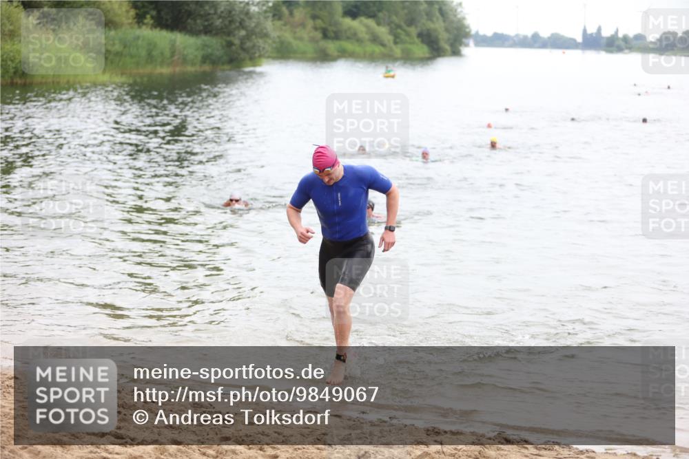 21.06.2026 - 29. Vierlanden-Triathlon Andreas Tolksdorf http://msf.ph/oto/9849067 21.06.2026 09:58:09 Schwimmen 334, 345, 360, 373 meine-sportfotos.de