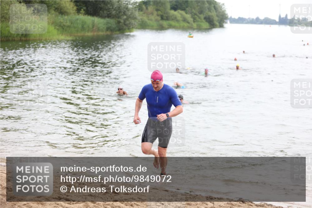 21.06.2026 - 29. Vierlanden-Triathlon Andreas Tolksdorf http://msf.ph/oto/9849072 21.06.2026 09:58:09 Schwimmen 334, 345, 360, 373 meine-sportfotos.de