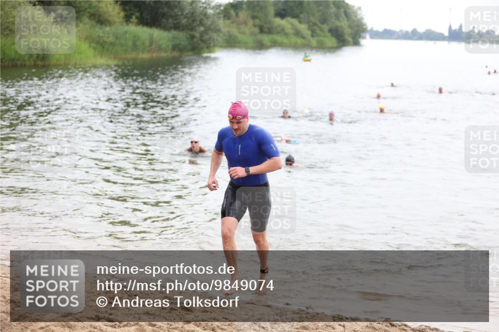 21.06.2026 - 29. Vierlanden-Triathlon Andreas Tolksdorf http://msf.ph/oto/9849074 21.06.2026 09:58:09 Schwimmen 334, 345, 360, 373 meine-sportfotos.de