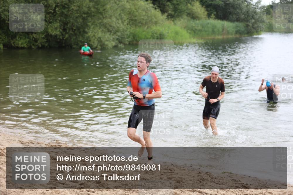 21.06.2026 - 29. Vierlanden-Triathlon Andreas Tolksdorf http://msf.ph/oto/9849081 21.06.2026 09:58:17 Schwimmen 305, 334, 348 meine-sportfotos.de