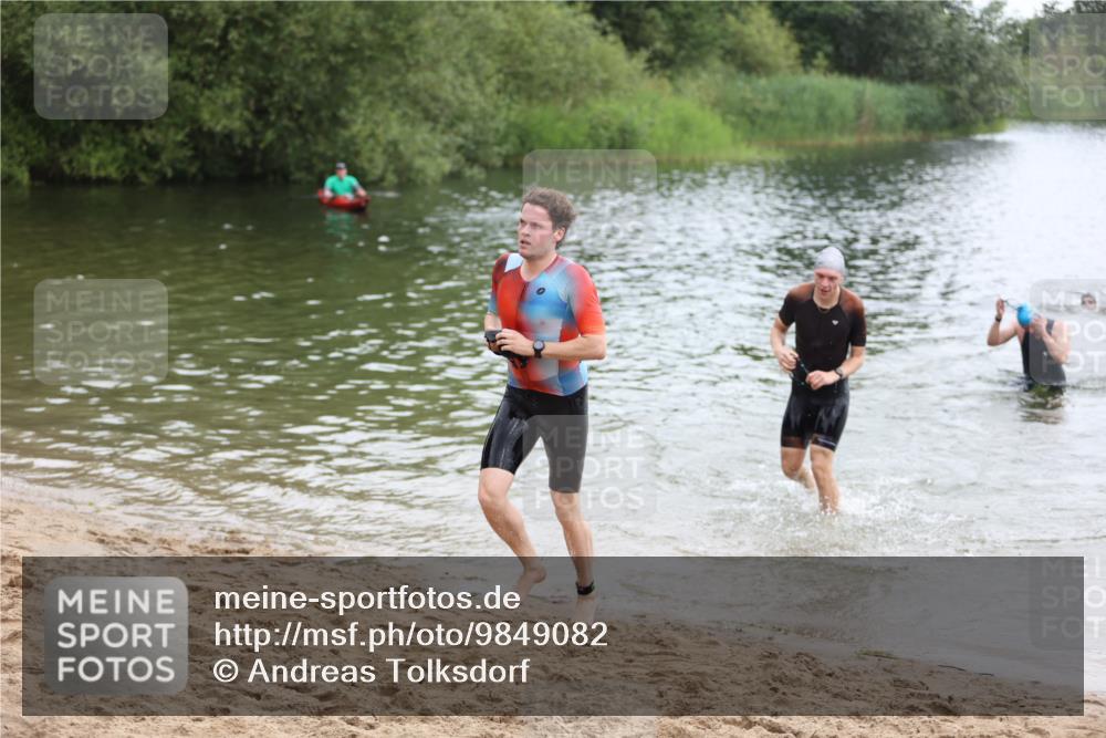 21.06.2026 - 29. Vierlanden-Triathlon Andreas Tolksdorf http://msf.ph/oto/9849082 21.06.2026 09:58:17 Schwimmen 305, 334, 348 meine-sportfotos.de