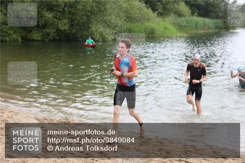 21.06.2026 - 29. Vierlanden-Triathlon Andreas Tolksdorf http://msf.ph/oto/9849084 21.06.2026 09:58:17 Schwimmen 305, 334, 348 meine-sportfotos.de