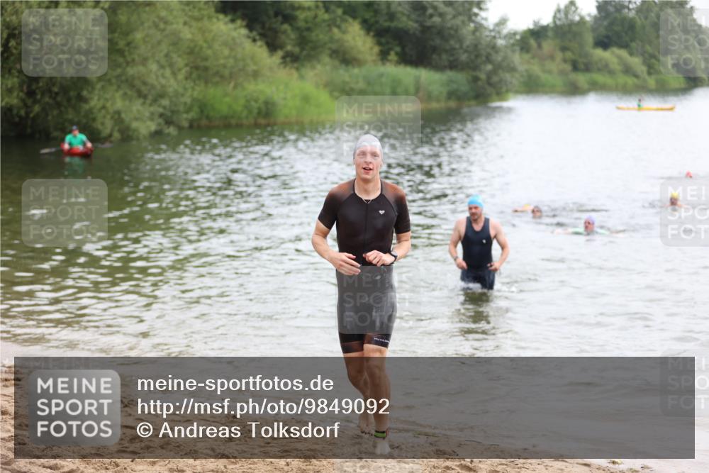 21.06.2026 - 29. Vierlanden-Triathlon Andreas Tolksdorf http://msf.ph/oto/9849092 21.06.2026 09:58:20 Schwimmen 305, 320, 334, 348 meine-sportfotos.de