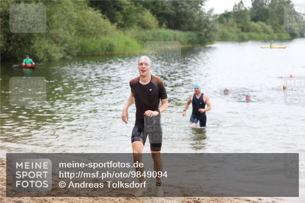 21.06.2026 - 29. Vierlanden-Triathlon Andreas Tolksdorf http://msf.ph/oto/9849094 21.06.2026 09:58:20 Schwimmen 305, 320, 334, 348 meine-sportfotos.de