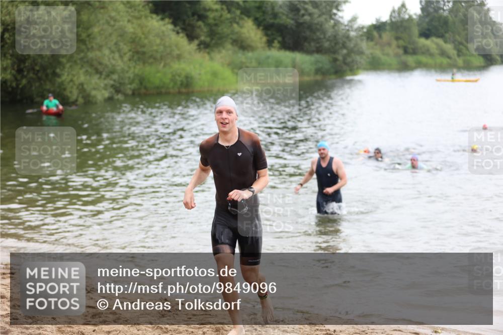21.06.2026 - 29. Vierlanden-Triathlon Andreas Tolksdorf http://msf.ph/oto/9849096 21.06.2026 09:58:21 Schwimmen 305, 320, 334, 348 meine-sportfotos.de