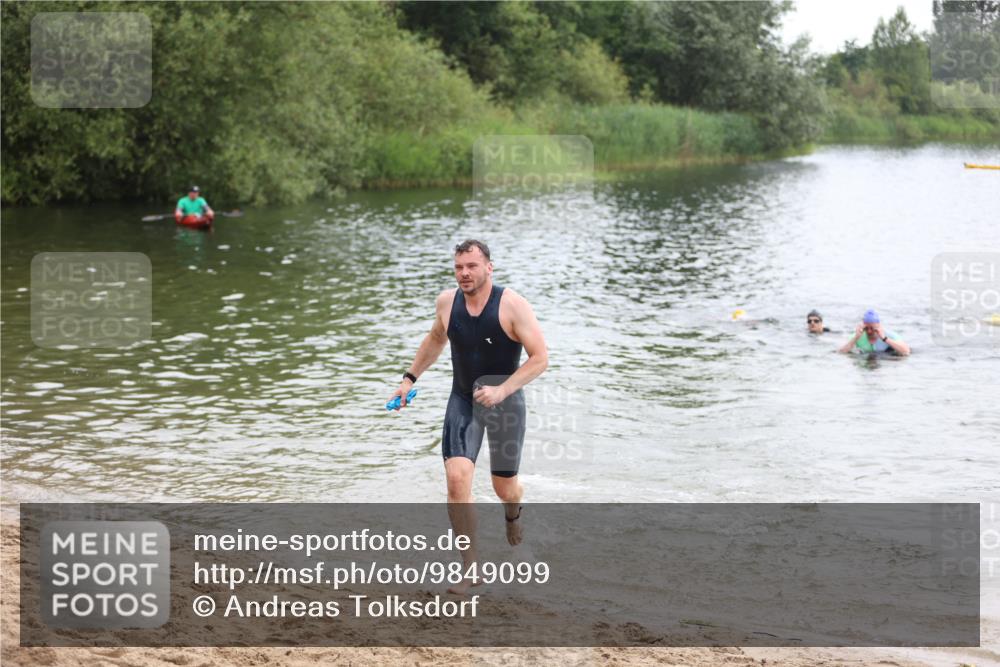 21.06.2026 - 29. Vierlanden-Triathlon Andreas Tolksdorf http://msf.ph/oto/9849099 21.06.2026 09:58:24 Schwimmen 305, 320, 348 meine-sportfotos.de