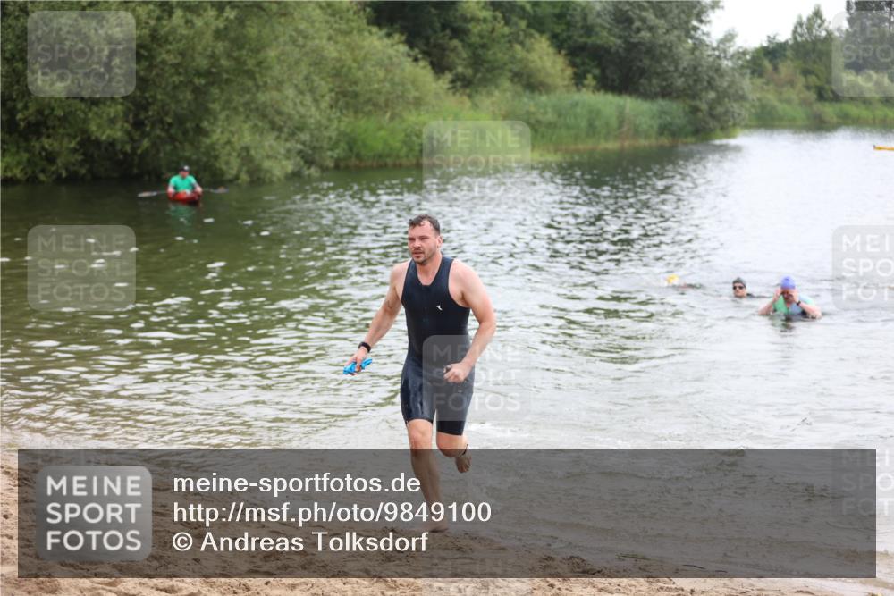 21.06.2026 - 29. Vierlanden-Triathlon Andreas Tolksdorf http://msf.ph/oto/9849100 21.06.2026 09:58:24 Schwimmen 305, 320, 348 meine-sportfotos.de