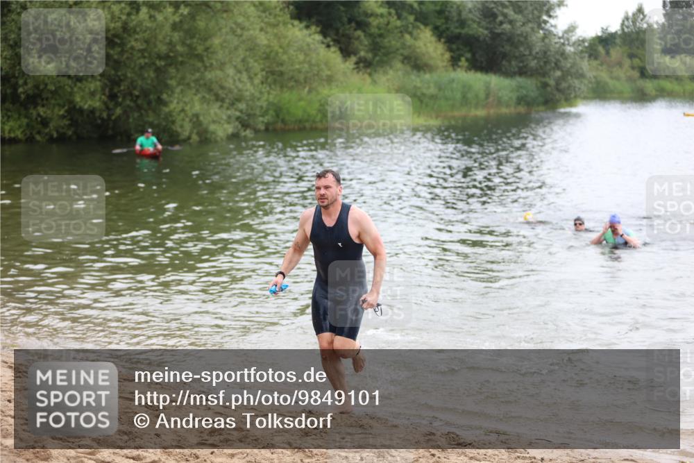 21.06.2026 - 29. Vierlanden-Triathlon Andreas Tolksdorf http://msf.ph/oto/9849101 21.06.2026 09:58:24 Schwimmen 305, 320, 348 meine-sportfotos.de