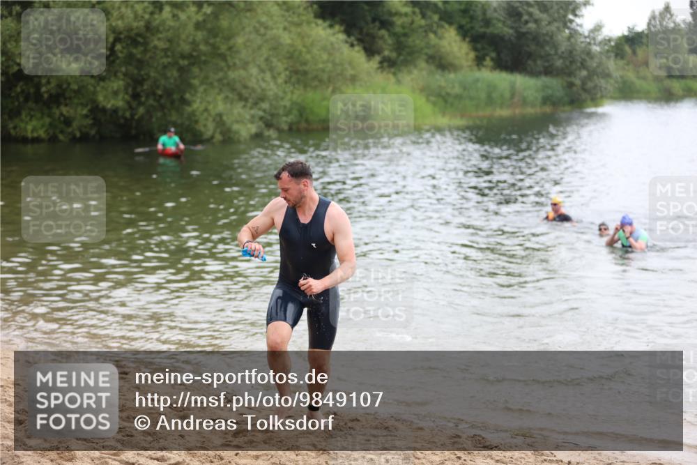21.06.2026 - 29. Vierlanden-Triathlon Andreas Tolksdorf http://msf.ph/oto/9849107 21.06.2026 09:58:24 Schwimmen 305, 320, 348 meine-sportfotos.de