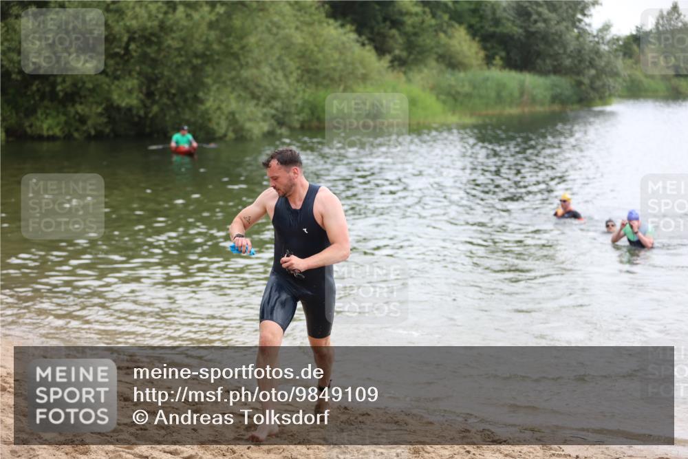 21.06.2026 - 29. Vierlanden-Triathlon Andreas Tolksdorf http://msf.ph/oto/9849109 21.06.2026 09:58:24 Schwimmen 305, 320, 348 meine-sportfotos.de