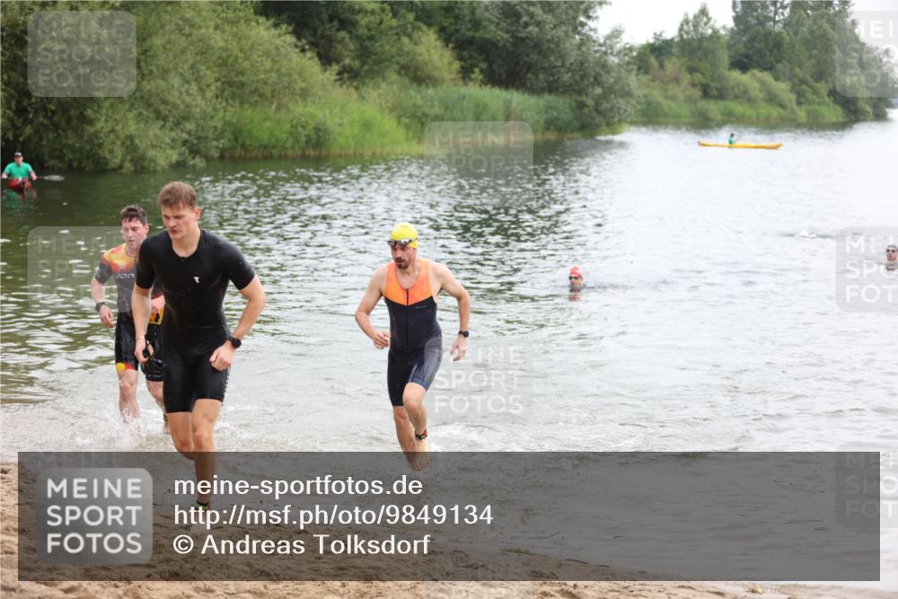 21.06.2026 - 29. Vierlanden-Triathlon Andreas Tolksdorf http://msf.ph/oto/9849134 21.06.2026 09:58:39 Schwimmen 309, 358, 359 meine-sportfotos.de