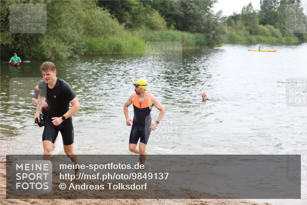 21.06.2026 - 29. Vierlanden-Triathlon Andreas Tolksdorf http://msf.ph/oto/9849137 21.06.2026 09:58:40 Schwimmen 309, 358, 359, 371 meine-sportfotos.de