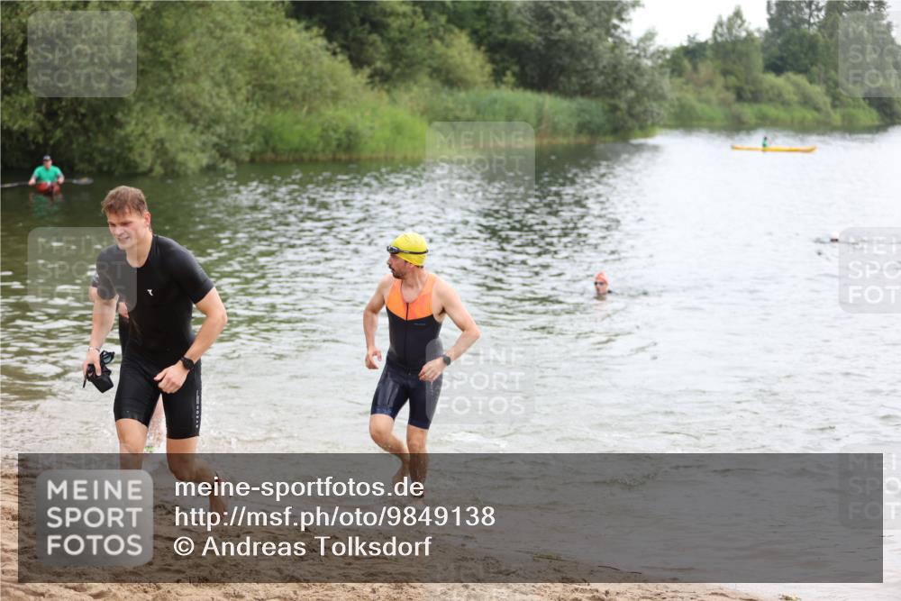 21.06.2026 - 29. Vierlanden-Triathlon Andreas Tolksdorf http://msf.ph/oto/9849138 21.06.2026 09:58:40 Schwimmen 309, 358, 359, 371 meine-sportfotos.de