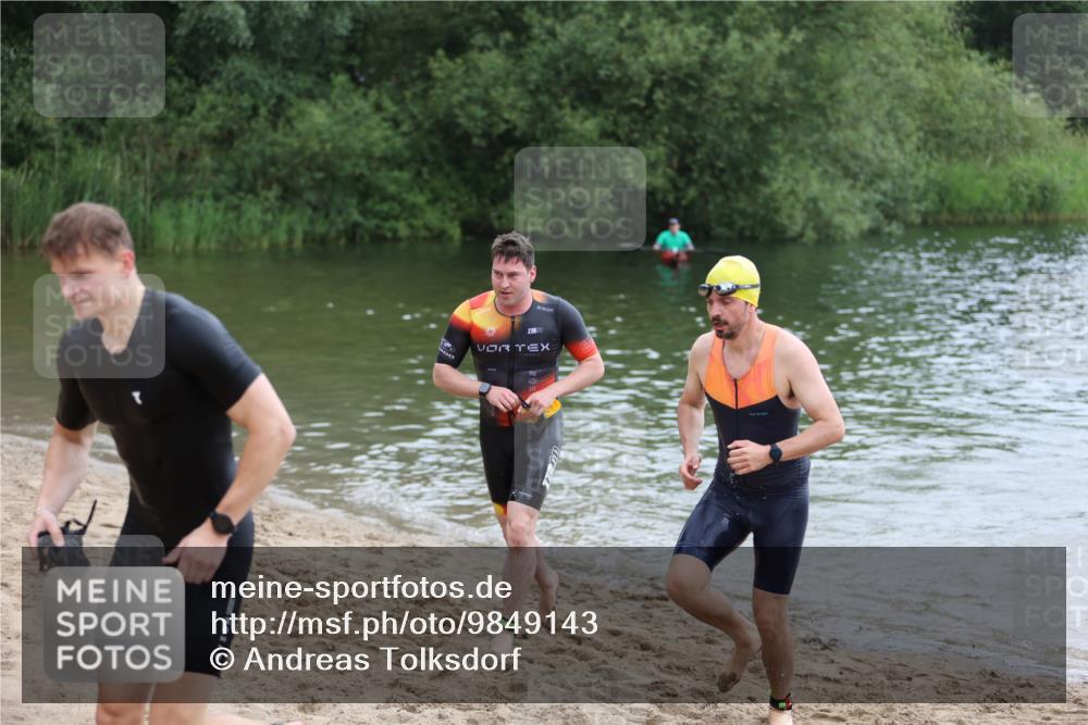 21.06.2026 - 29. Vierlanden-Triathlon Andreas Tolksdorf http://msf.ph/oto/9849143 21.06.2026 09:58:41 Schwimmen 309, 358, 359, 371 meine-sportfotos.de