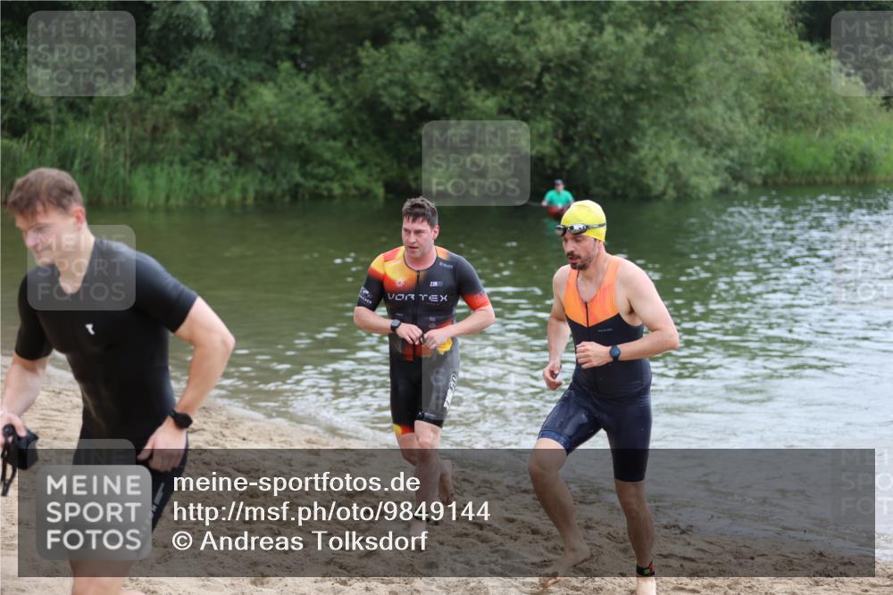 21.06.2026 - 29. Vierlanden-Triathlon Andreas Tolksdorf http://msf.ph/oto/9849144 21.06.2026 09:58:41 Schwimmen 309, 358, 359, 371 meine-sportfotos.de