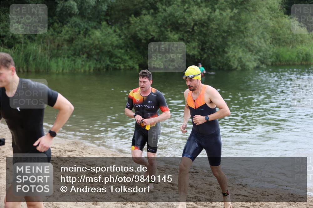 21.06.2026 - 29. Vierlanden-Triathlon Andreas Tolksdorf http://msf.ph/oto/9849145 21.06.2026 09:58:41 Schwimmen 309, 358, 359, 371 meine-sportfotos.de