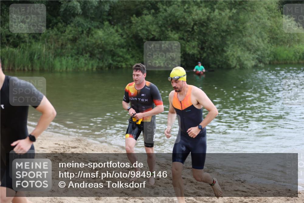21.06.2026 - 29. Vierlanden-Triathlon Andreas Tolksdorf http://msf.ph/oto/9849146 21.06.2026 09:58:42 Schwimmen 309, 358, 359, 371 meine-sportfotos.de