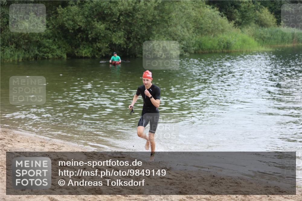 21.06.2026 - 29. Vierlanden-Triathlon Andreas Tolksdorf http://msf.ph/oto/9849149 21.06.2026 09:58:52 Schwimmen 371 meine-sportfotos.de