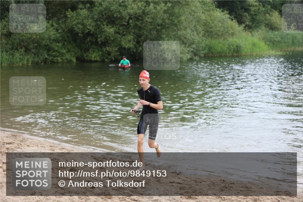 21.06.2026 - 29. Vierlanden-Triathlon Andreas Tolksdorf http://msf.ph/oto/9849153 21.06.2026 09:58:52 Schwimmen 371 meine-sportfotos.de