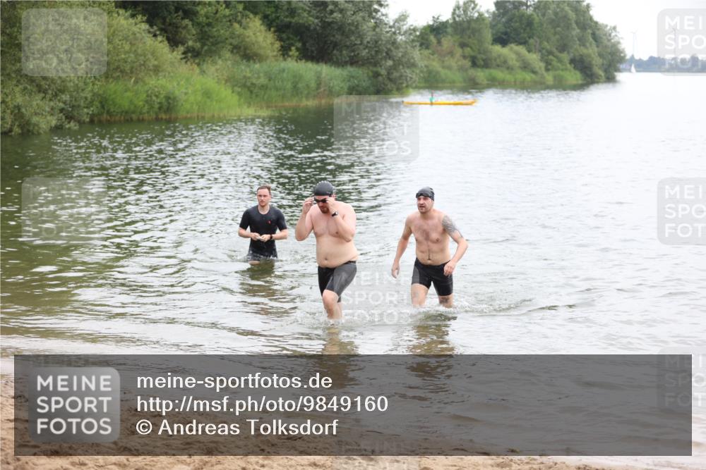 21.06.2026 - 29. Vierlanden-Triathlon Andreas Tolksdorf http://msf.ph/oto/9849160 21.06.2026 09:59:04 Schwimmen 303, 325, 356 meine-sportfotos.de