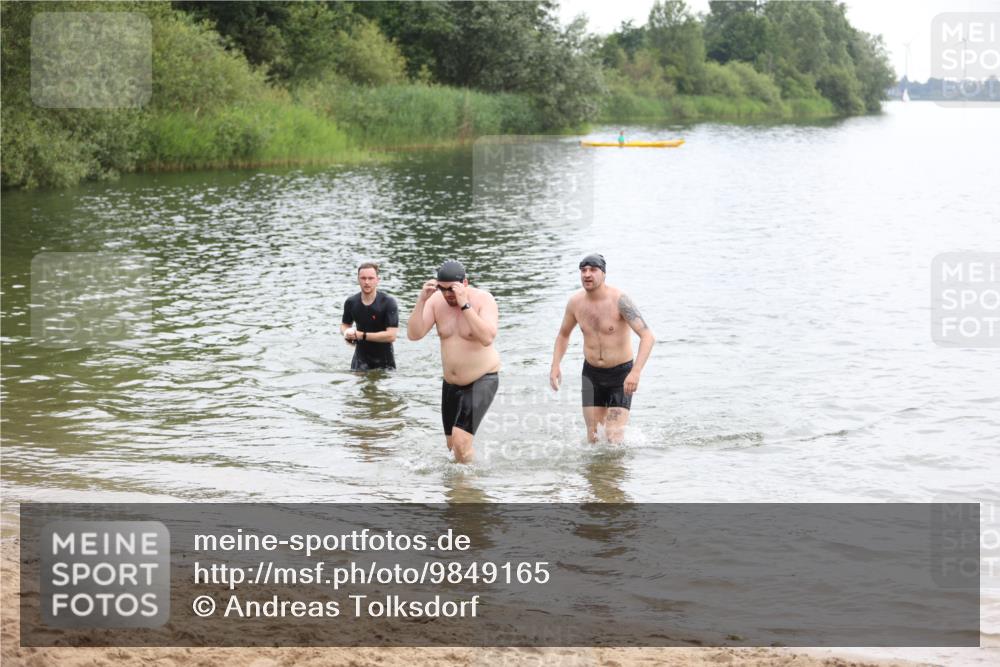 21.06.2026 - 29. Vierlanden-Triathlon Andreas Tolksdorf http://msf.ph/oto/9849165 21.06.2026 09:59:04 Schwimmen 303, 325, 356 meine-sportfotos.de