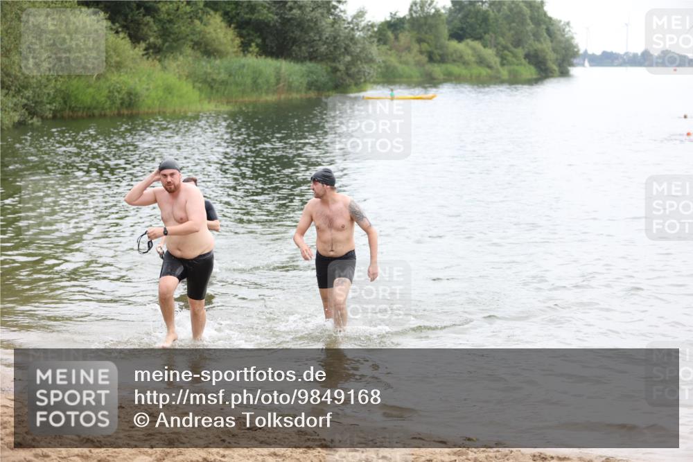 21.06.2026 - 29. Vierlanden-Triathlon Andreas Tolksdorf http://msf.ph/oto/9849168 21.06.2026 09:59:05 Schwimmen 303, 325, 356 meine-sportfotos.de