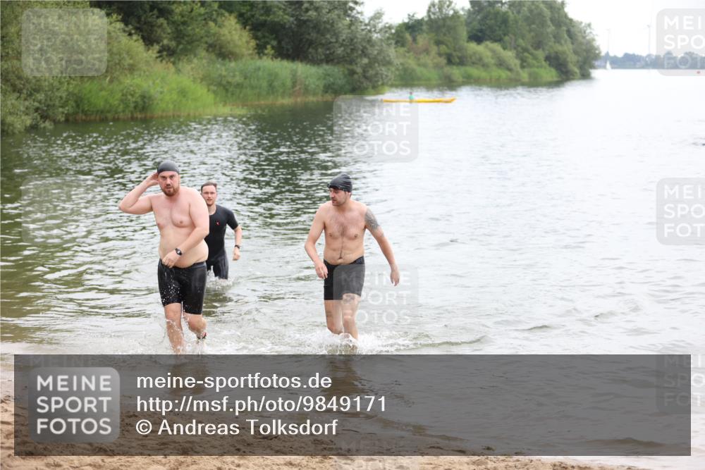 21.06.2026 - 29. Vierlanden-Triathlon Andreas Tolksdorf http://msf.ph/oto/9849171 21.06.2026 09:59:05 Schwimmen 303, 325, 356 meine-sportfotos.de