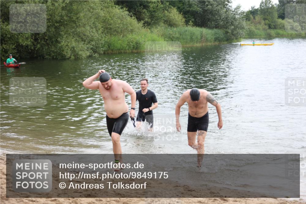 21.06.2026 - 29. Vierlanden-Triathlon Andreas Tolksdorf http://msf.ph/oto/9849175 21.06.2026 09:59:07 Schwimmen 303, 325, 356 meine-sportfotos.de