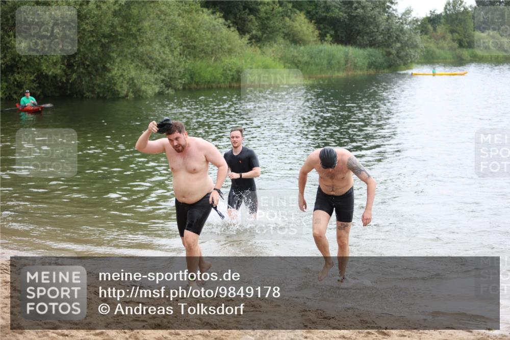 21.06.2026 - 29. Vierlanden-Triathlon Andreas Tolksdorf http://msf.ph/oto/9849178 21.06.2026 09:59:07 Schwimmen 303, 325, 356 meine-sportfotos.de