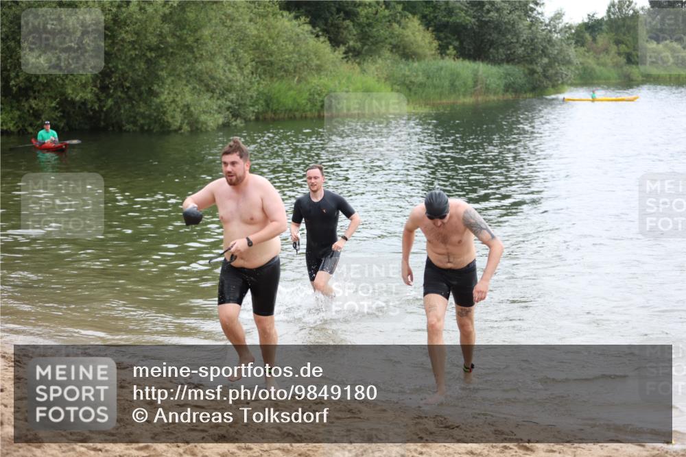21.06.2026 - 29. Vierlanden-Triathlon Andreas Tolksdorf http://msf.ph/oto/9849180 21.06.2026 09:59:07 Schwimmen 303, 325, 356 meine-sportfotos.de