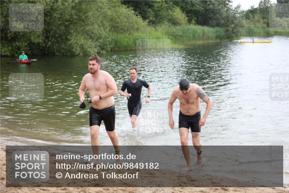 21.06.2026 - 29. Vierlanden-Triathlon Andreas Tolksdorf http://msf.ph/oto/9849182 21.06.2026 09:59:07 Schwimmen 303, 325, 356 meine-sportfotos.de
