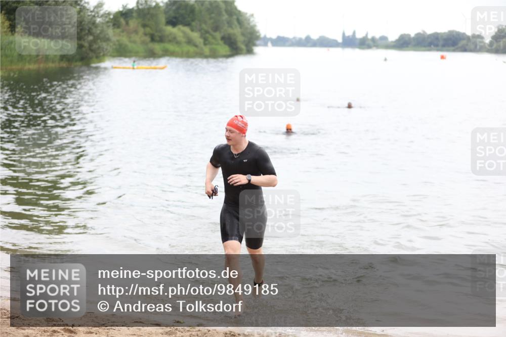 21.06.2026 - 29. Vierlanden-Triathlon Andreas Tolksdorf http://msf.ph/oto/9849185 21.06.2026 09:59:44 Schwimmen 313 meine-sportfotos.de
