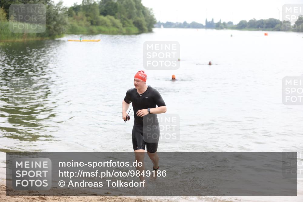 21.06.2026 - 29. Vierlanden-Triathlon Andreas Tolksdorf http://msf.ph/oto/9849186 21.06.2026 09:59:44 Schwimmen 313 meine-sportfotos.de