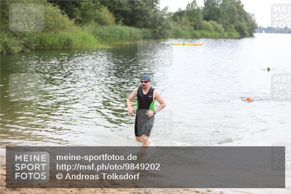 21.06.2026 - 29. Vierlanden-Triathlon Andreas Tolksdorf http://msf.ph/oto/9849202 21.06.2026 09:59:57 Schwimmen 338 meine-sportfotos.de