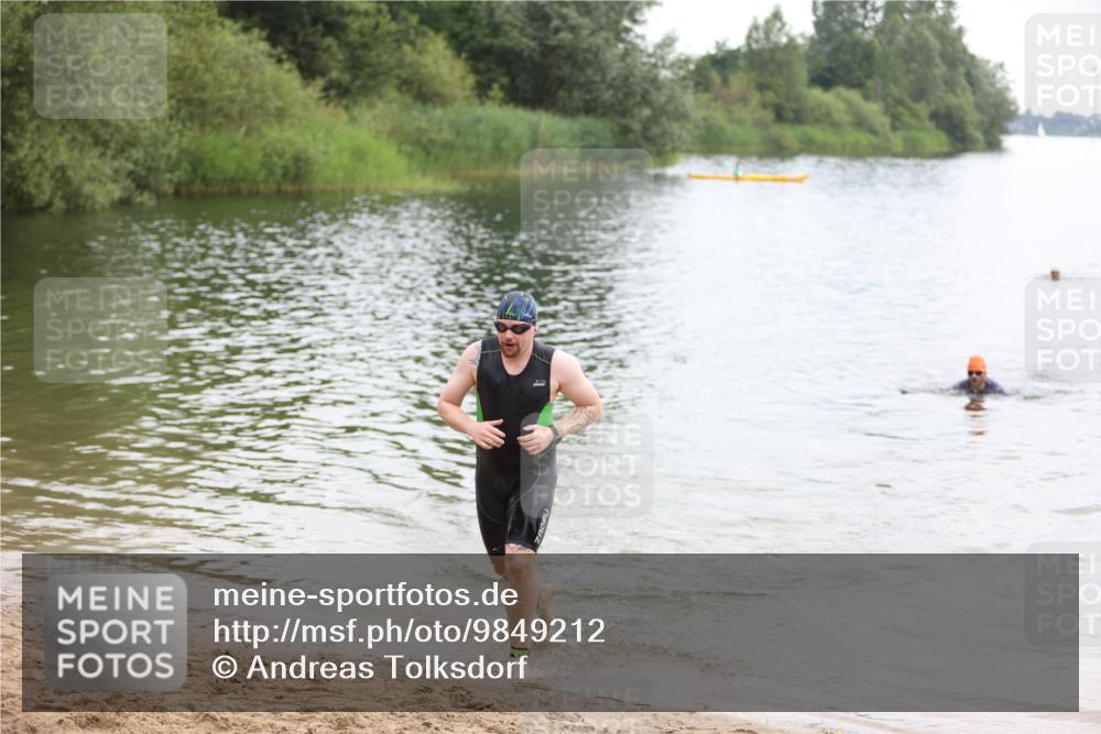 21.06.2026 - 29. Vierlanden-Triathlon Andreas Tolksdorf http://msf.ph/oto/9849212 21.06.2026 09:59:57 Schwimmen 338 meine-sportfotos.de