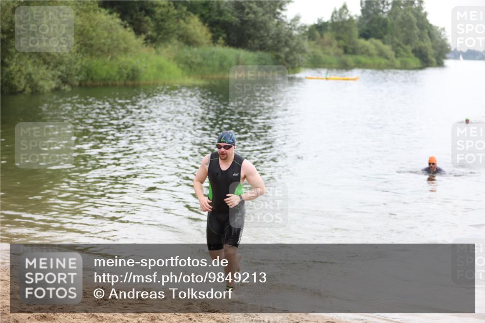 21.06.2026 - 29. Vierlanden-Triathlon Andreas Tolksdorf http://msf.ph/oto/9849213 21.06.2026 09:59:58 Schwimmen 338 meine-sportfotos.de
