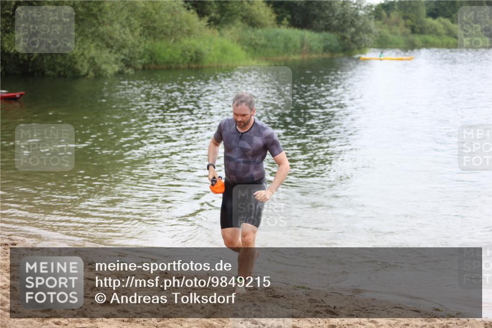 21.06.2026 - 29. Vierlanden-Triathlon Andreas Tolksdorf http://msf.ph/oto/9849215 21.06.2026 10:00:12 Schwimmen 327 meine-sportfotos.de