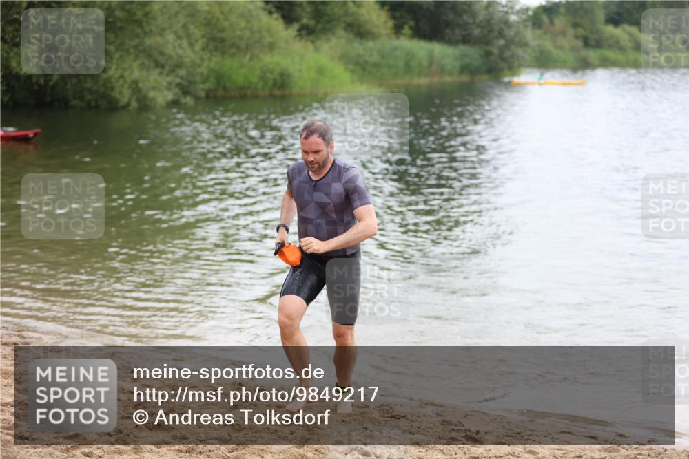 21.06.2026 - 29. Vierlanden-Triathlon Andreas Tolksdorf http://msf.ph/oto/9849217 21.06.2026 10:00:12 Schwimmen 327 meine-sportfotos.de
