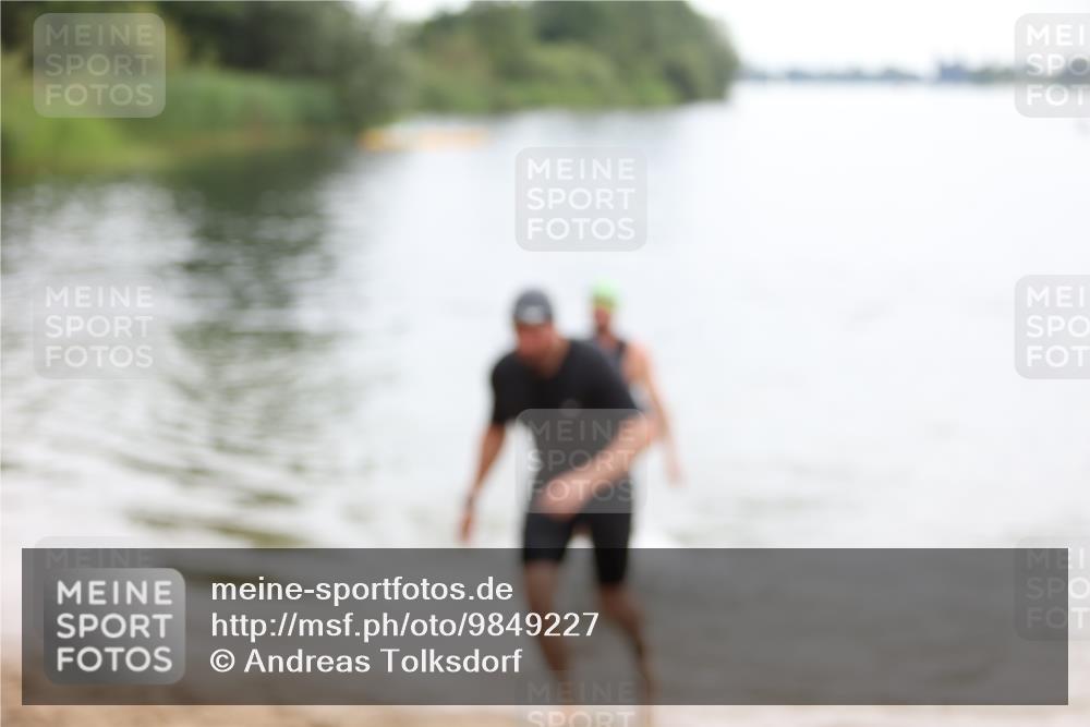 21.06.2026 - 29. Vierlanden-Triathlon Andreas Tolksdorf http://msf.ph/oto/9849227 21.06.2026 10:00:43 Schwimmen 330, 357 meine-sportfotos.de