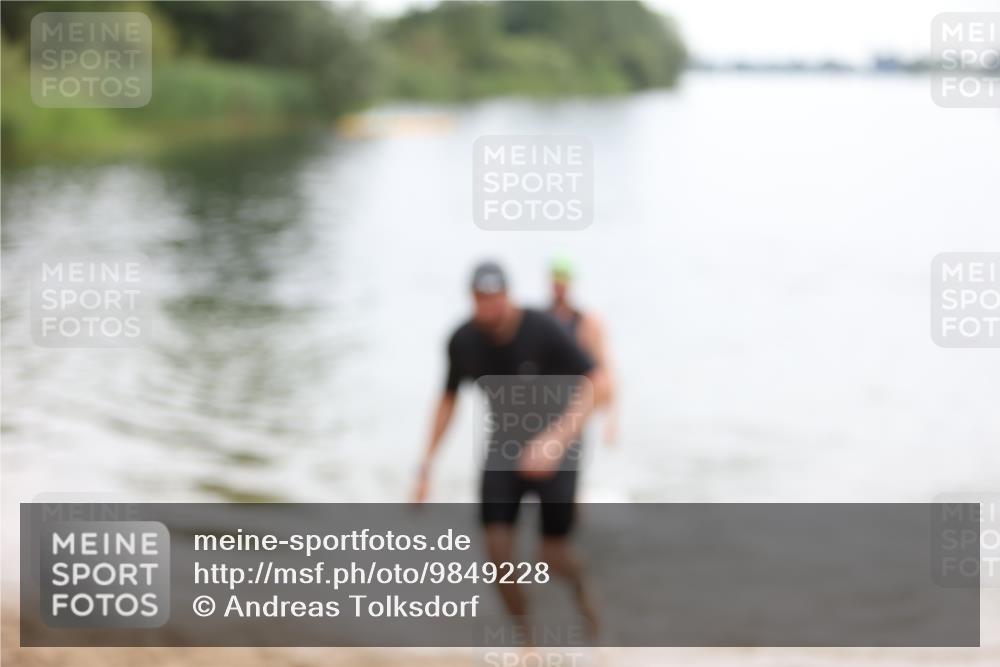 21.06.2026 - 29. Vierlanden-Triathlon Andreas Tolksdorf http://msf.ph/oto/9849228 21.06.2026 10:00:43 Schwimmen 330, 357 meine-sportfotos.de