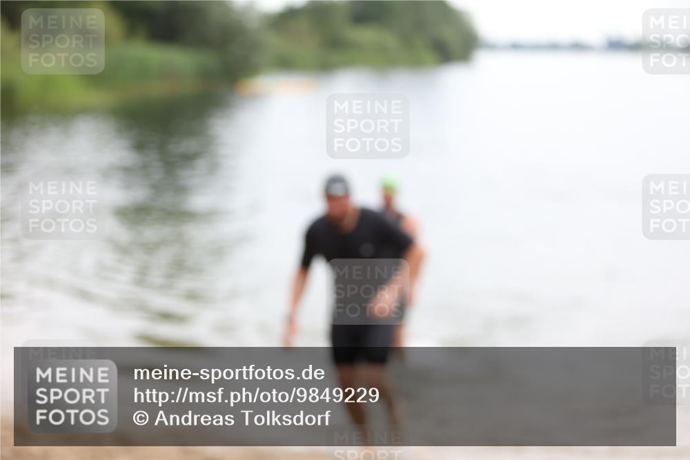 21.06.2026 - 29. Vierlanden-Triathlon Andreas Tolksdorf http://msf.ph/oto/9849229 21.06.2026 10:00:43 Schwimmen 330, 357 meine-sportfotos.de