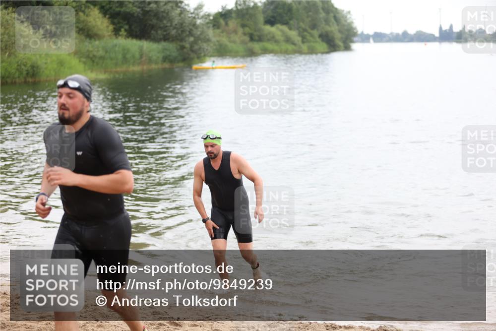 21.06.2026 - 29. Vierlanden-Triathlon Andreas Tolksdorf http://msf.ph/oto/9849239 21.06.2026 10:00:44 Schwimmen 330, 357 meine-sportfotos.de