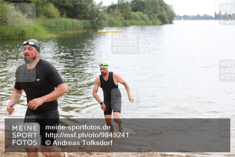 21.06.2026 - 29. Vierlanden-Triathlon Andreas Tolksdorf http://msf.ph/oto/9849241 21.06.2026 10:00:44 Schwimmen 330, 357 meine-sportfotos.de