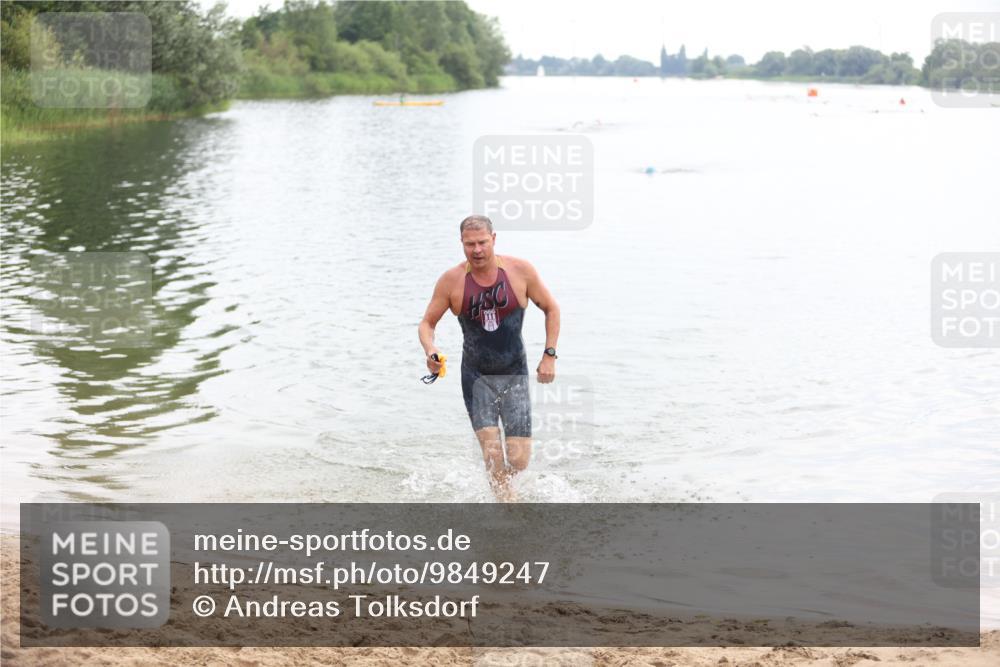 21.06.2026 - 29. Vierlanden-Triathlon Andreas Tolksdorf http://msf.ph/oto/9849247 21.06.2026 10:02:51 Schwimmen 430 meine-sportfotos.de
